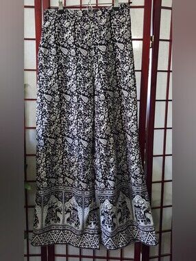 Boohoo Black & White Wide Leg Elephant Pants Sz 4